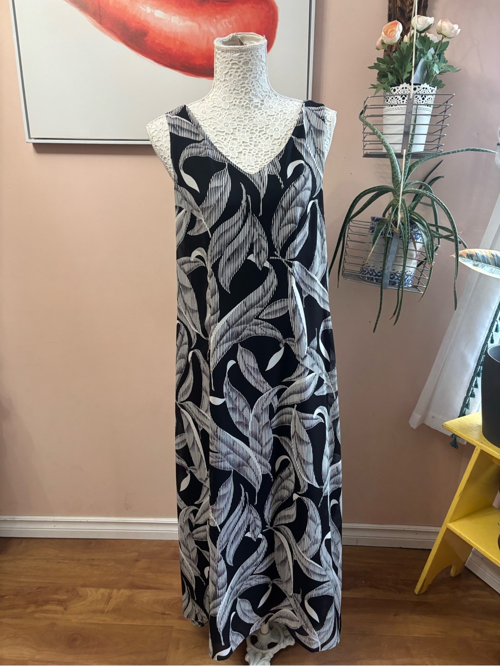 Vintage All That Jazz Black & White Leaf-Print Maxi Dress